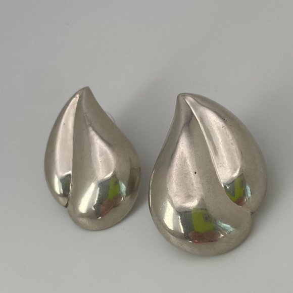 Vintage Sterling Silver Abstract Teardrop Stud Earrings - Picture 2 of 6